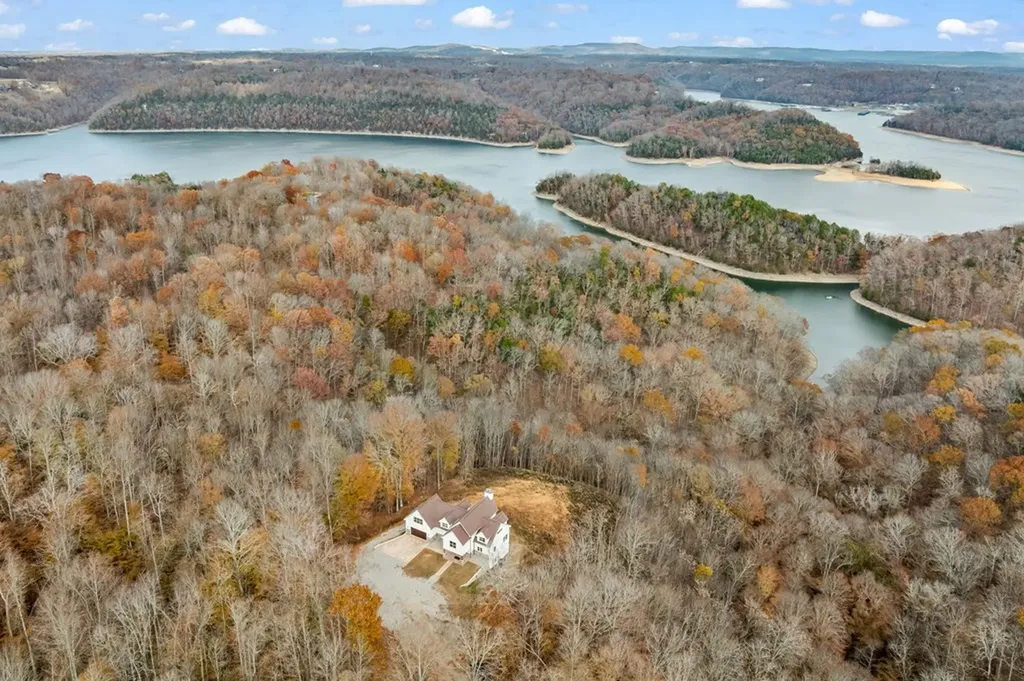 176 Bear Pause Road Byrdstown TN 38549