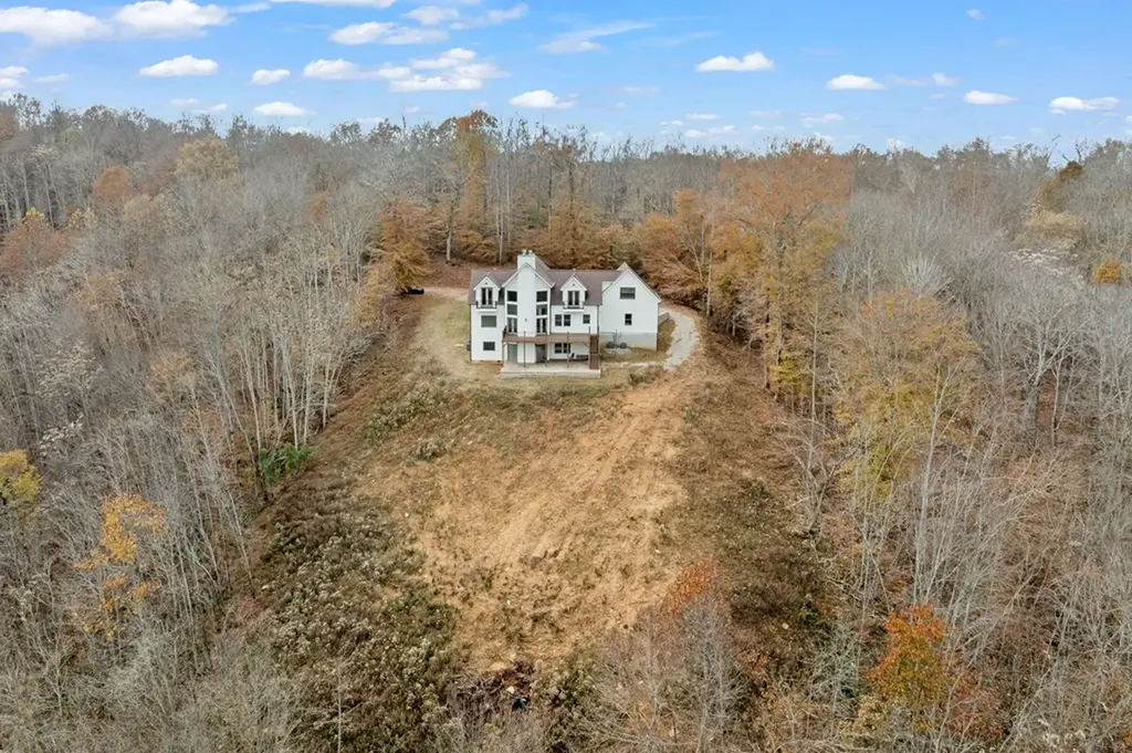 176 Bear Pause Road Byrdstown TN 38549