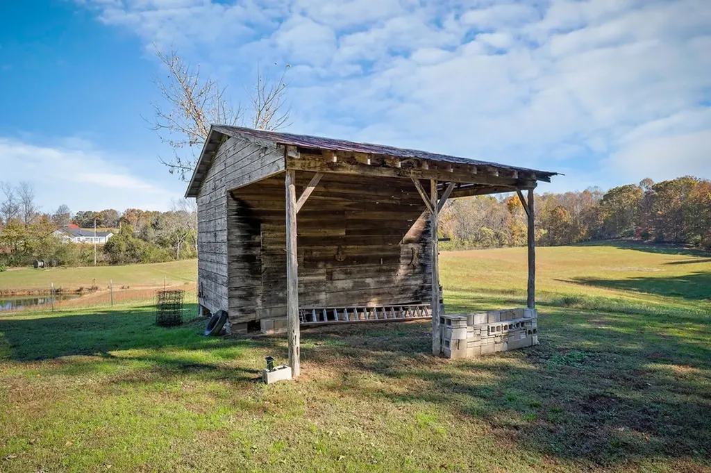 3297 Three Island Road Walling TN 38587