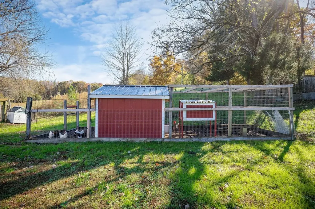 3297 Three Island Road Walling TN 38587