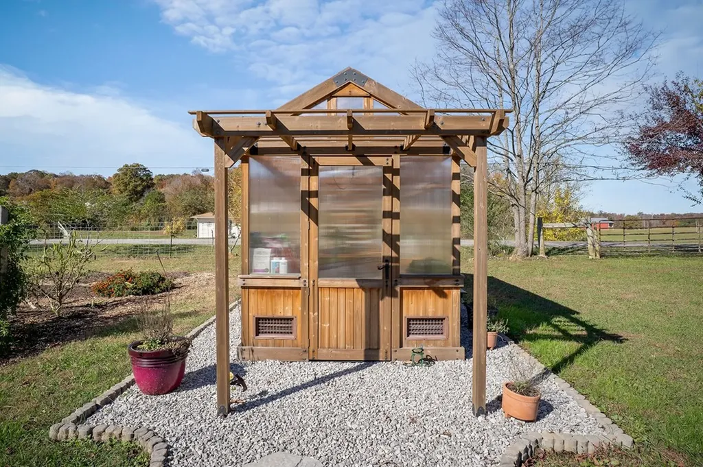 3297 Three Island Road Walling TN 38587