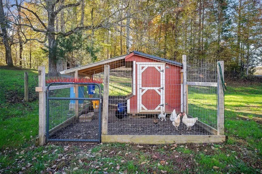 3297 Three Island Road Walling TN 38587