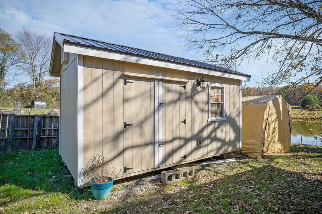 3297 Three Island Road Walling TN 38587