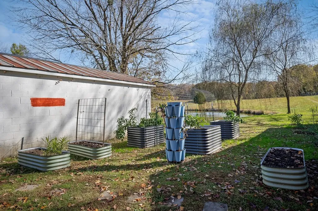 3297 Three Island Road Walling TN 38587