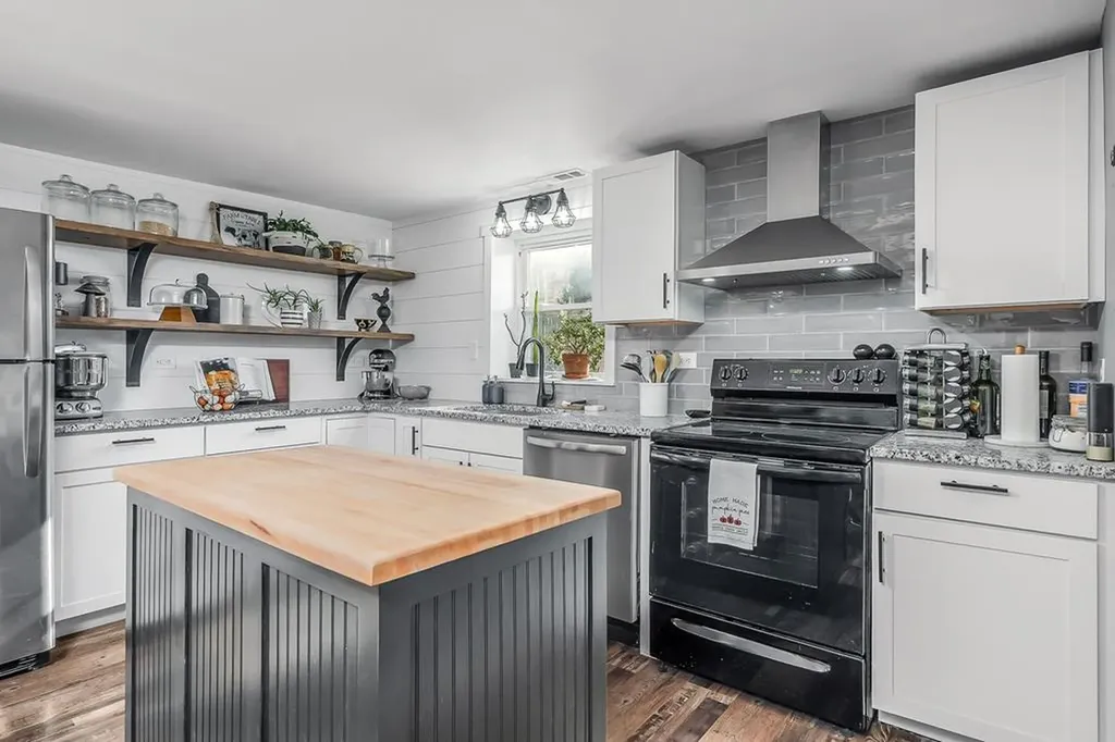 3297 Three Island Road Walling TN 38587