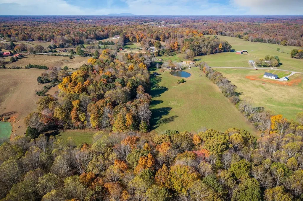 3297 Three Island Road Walling TN 38587