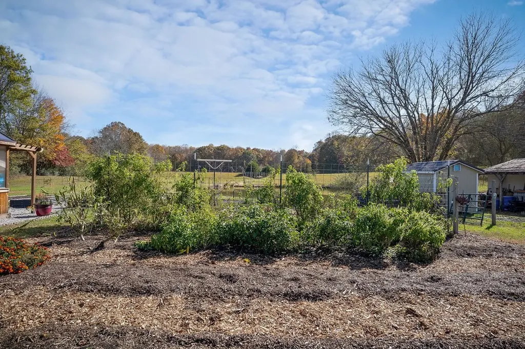 3297 Three Island Road Walling TN 38587