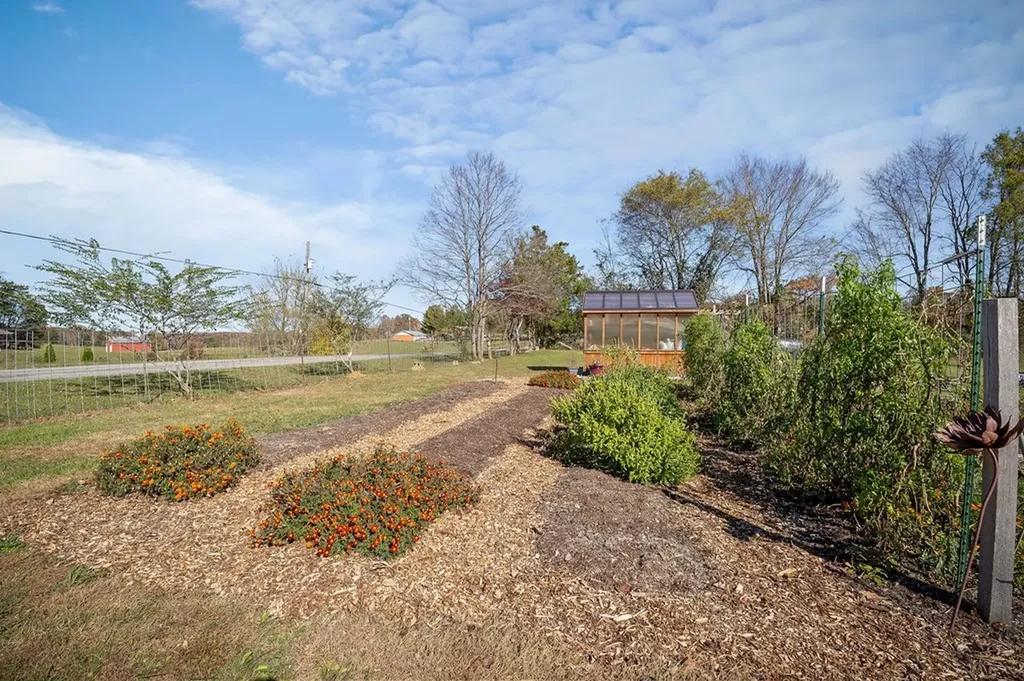 3297 Three Island Road Walling TN 38587