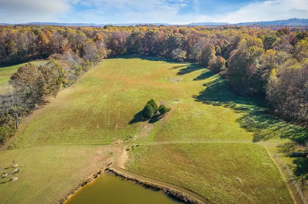 3297 Three Island Road Walling TN 38587