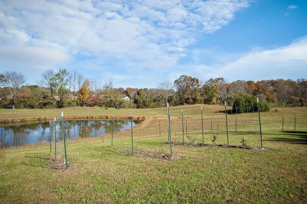 3297 Three Island Road Walling TN 38587