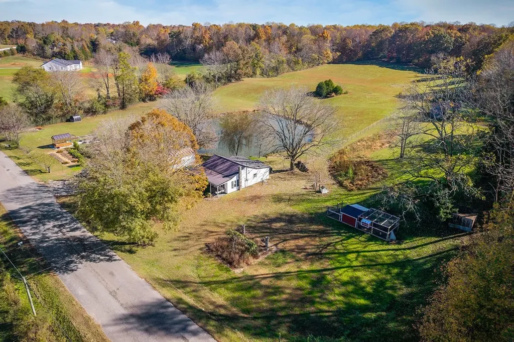 3297 Three Island Road Walling TN 38587