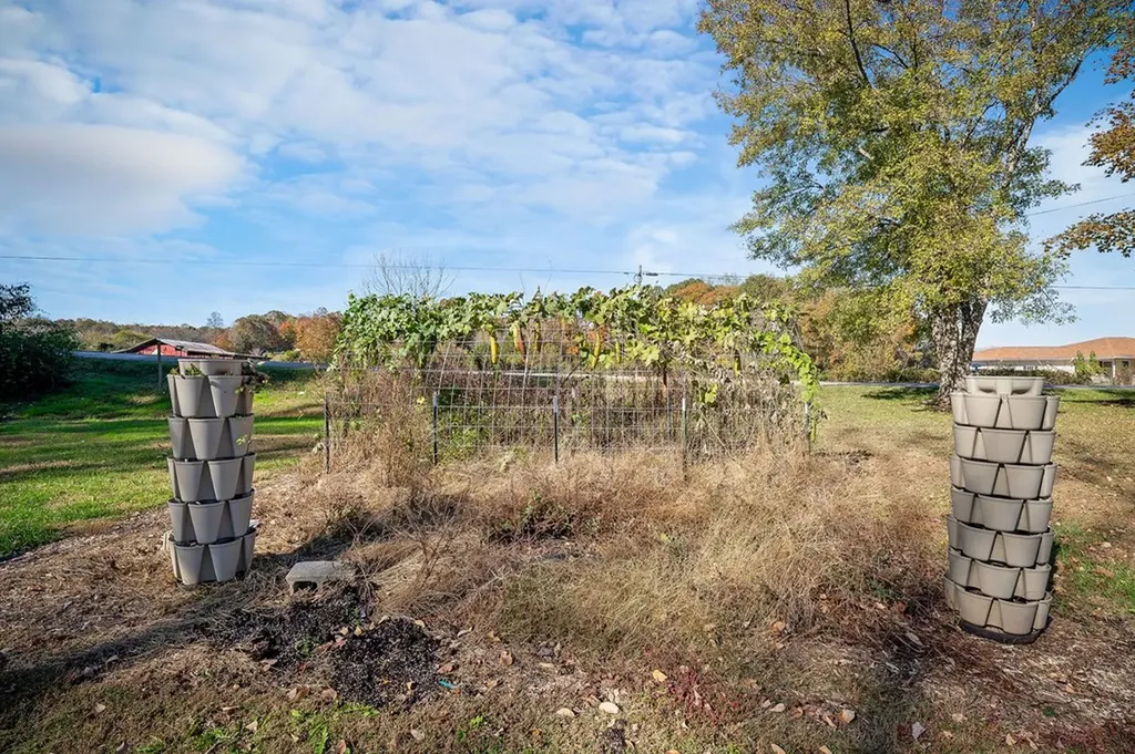 3297 Three Island Road Walling TN 38587