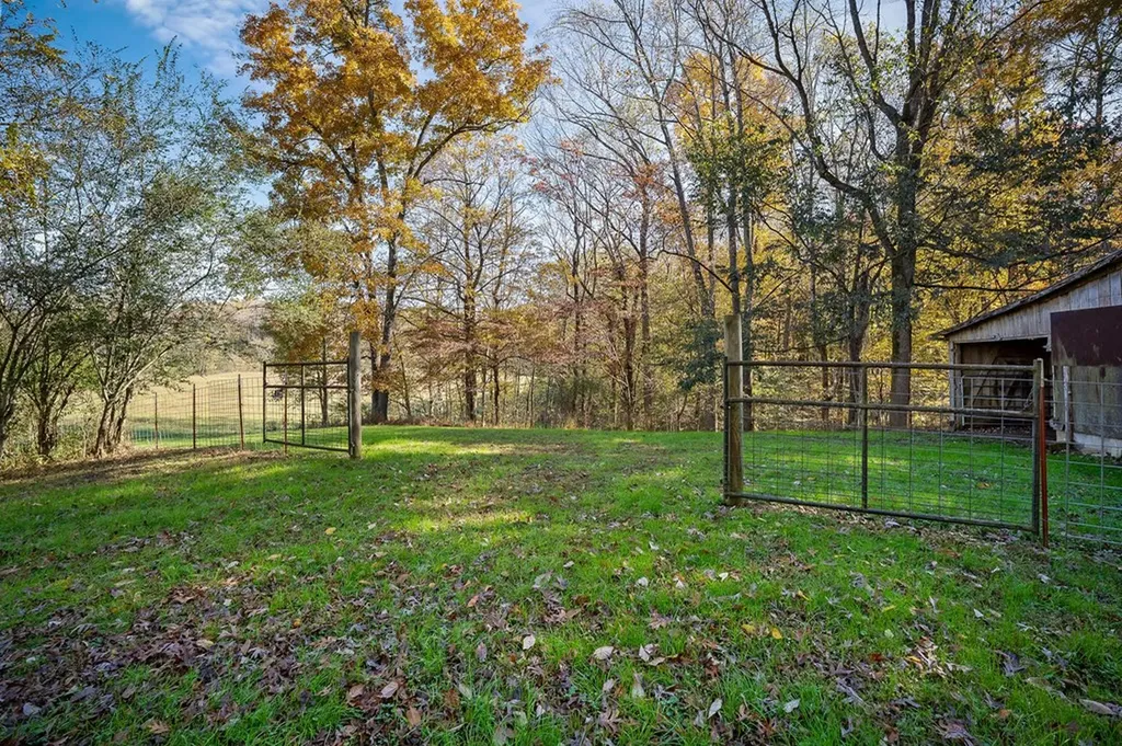 3297 Three Island Road Walling TN 38587