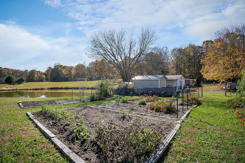 3297 Three Island Road Walling TN 38587