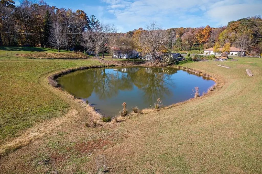 3297 Three Island Road Walling TN 38587