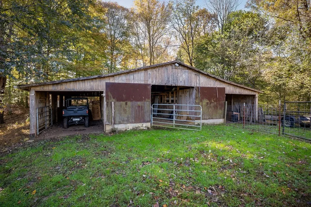 3297 Three Island Road Walling TN 38587