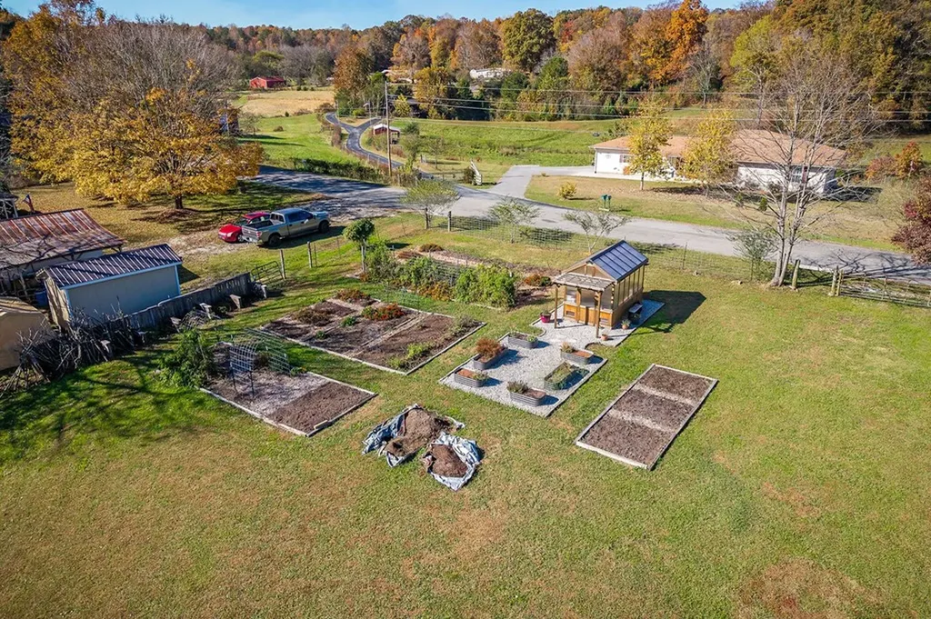 3297 Three Island Road Walling TN 38587