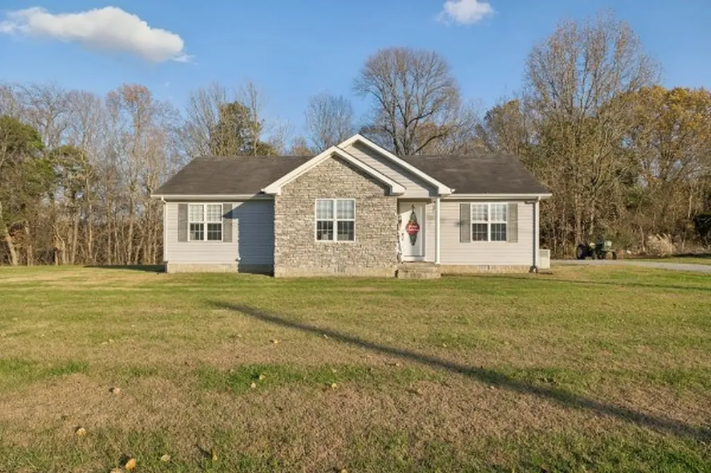 104 Leigh Anna Circle Lafayette TN 37083