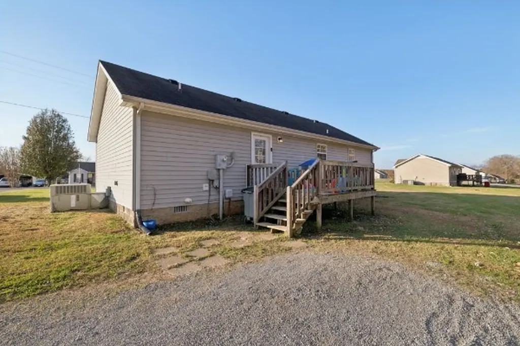 104 Leigh Anna Circle Lafayette TN 37083