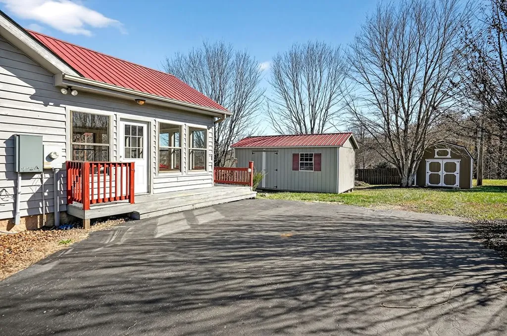 288 Mallory Circle Livingston TN 38570