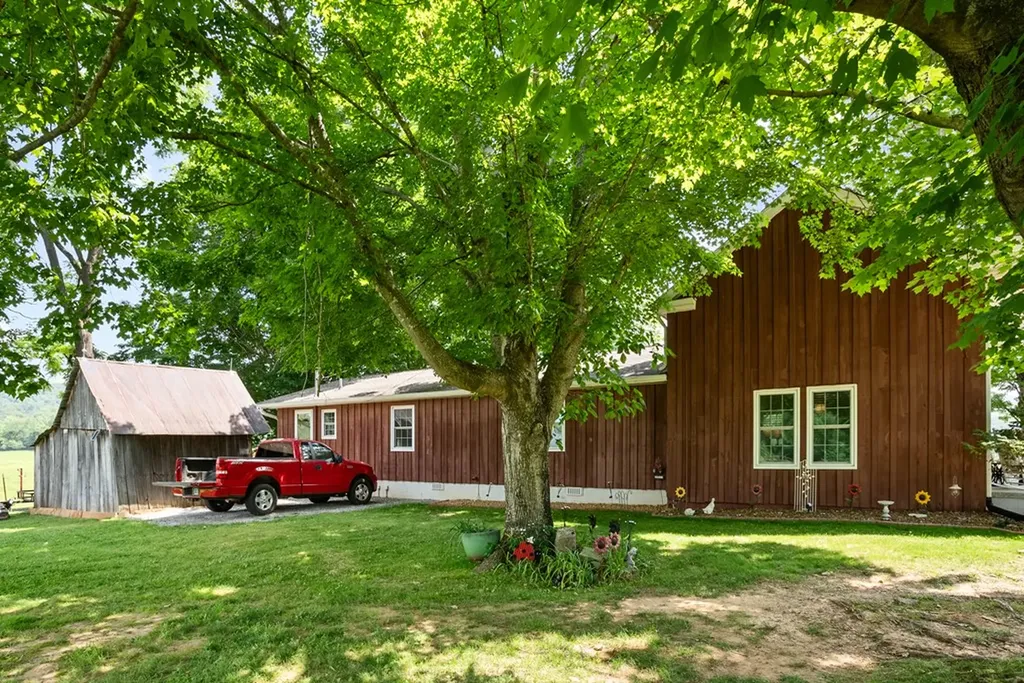 1364 Country Club Road Sparta TN 38583