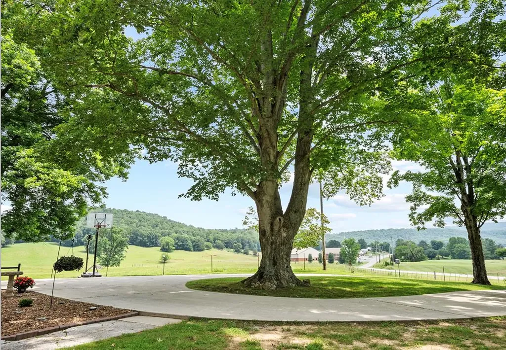 1364 Country Club Road Sparta TN 38583