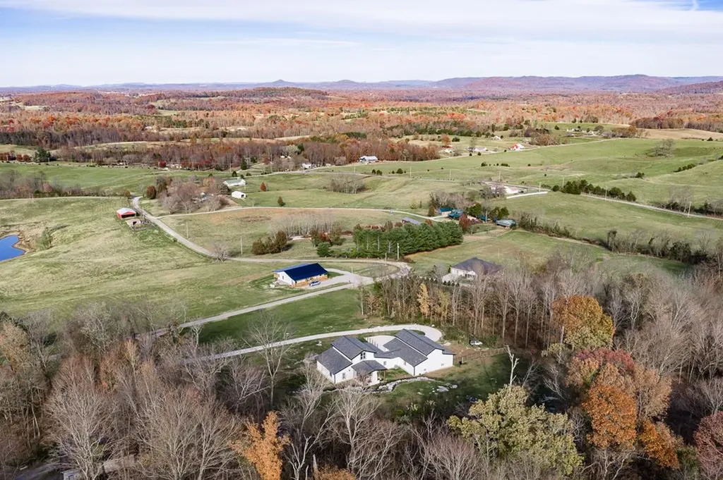 177 Nettle Carrier Lane Monroe TN 38573