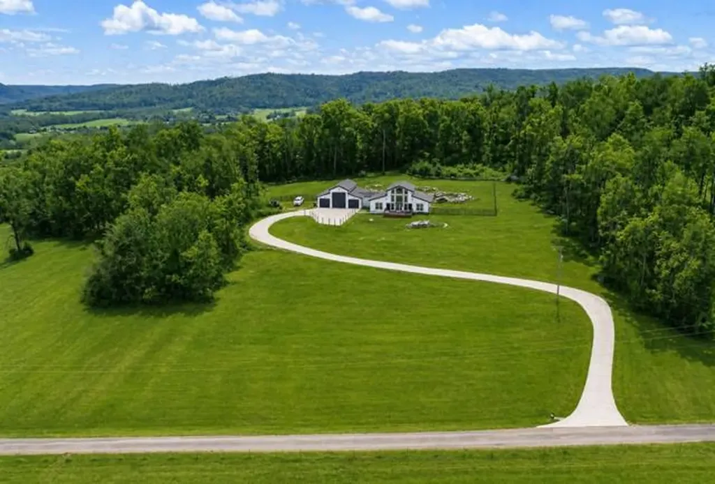 177 Nettle Carrier Lane Monroe TN 38573