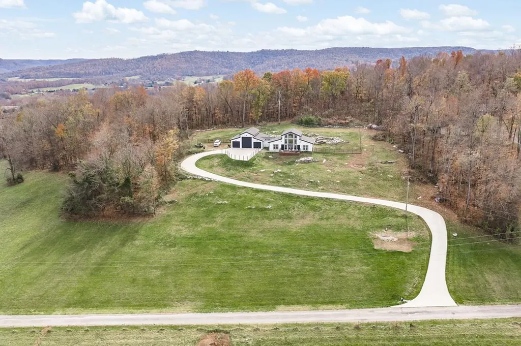 177 Nettle Carrier Lane Monroe TN 38573