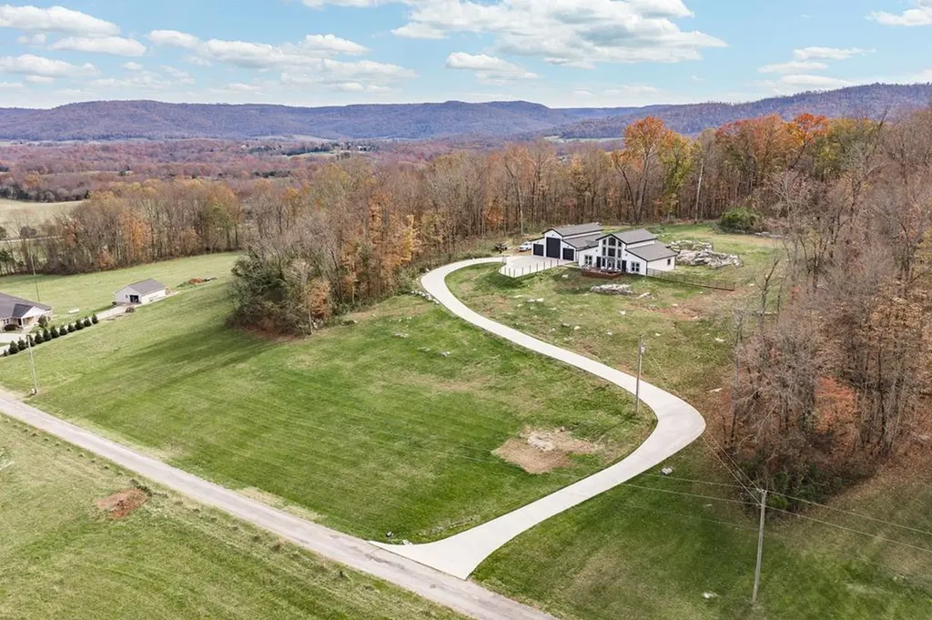 177 Nettle Carrier Lane Monroe TN 38573