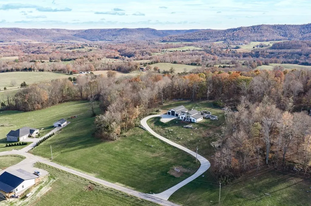 177 Nettle Carrier Lane Monroe TN 38573