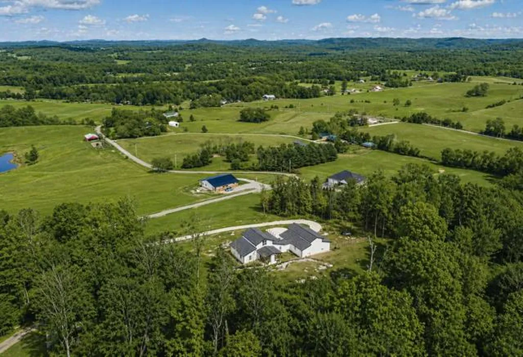 177 Nettle Carrier Lane Monroe TN 38573