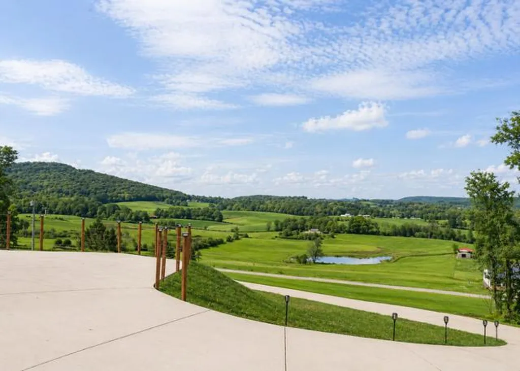 177 Nettle Carrier Lane Monroe TN 38573