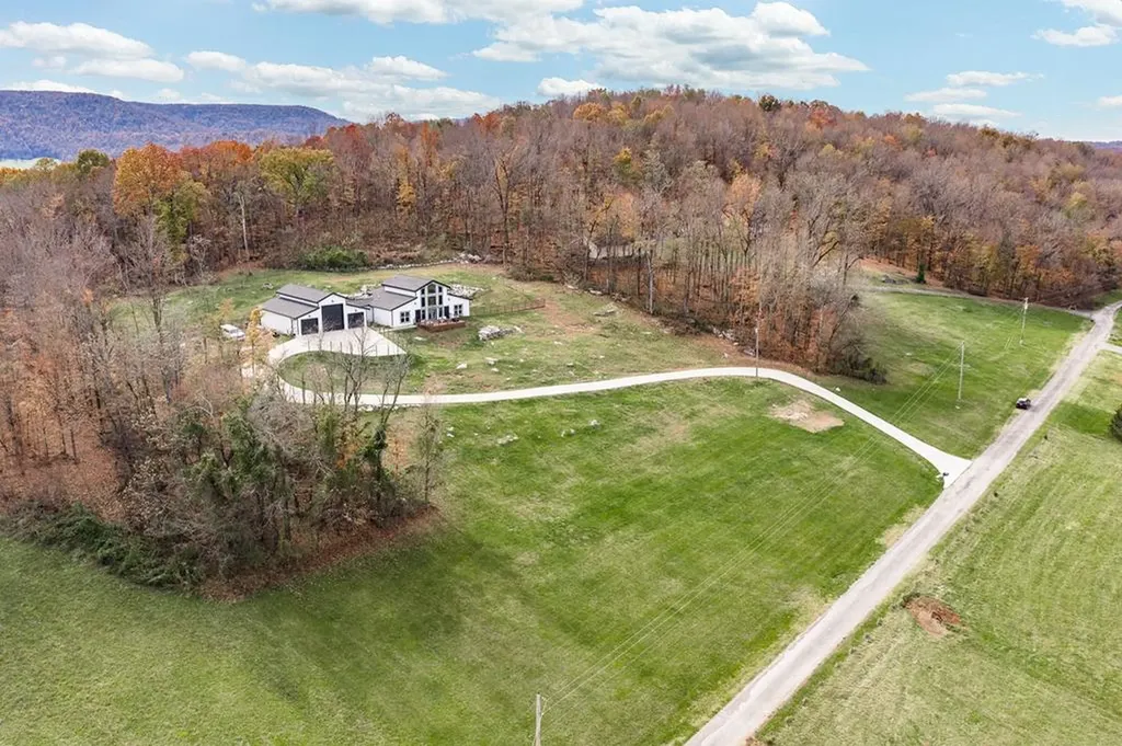 177 Nettle Carrier Lane Monroe TN 38573