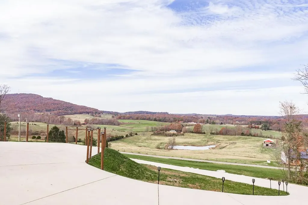 177 Nettle Carrier Lane Monroe TN 38573