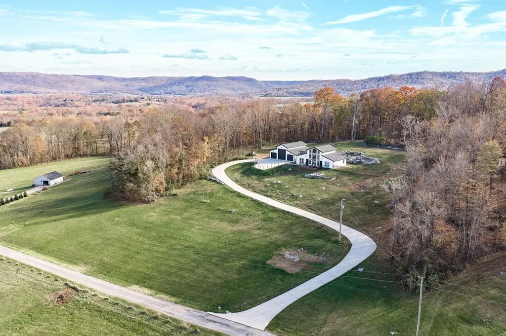 177 Nettle Carrier Lane Monroe TN 38573