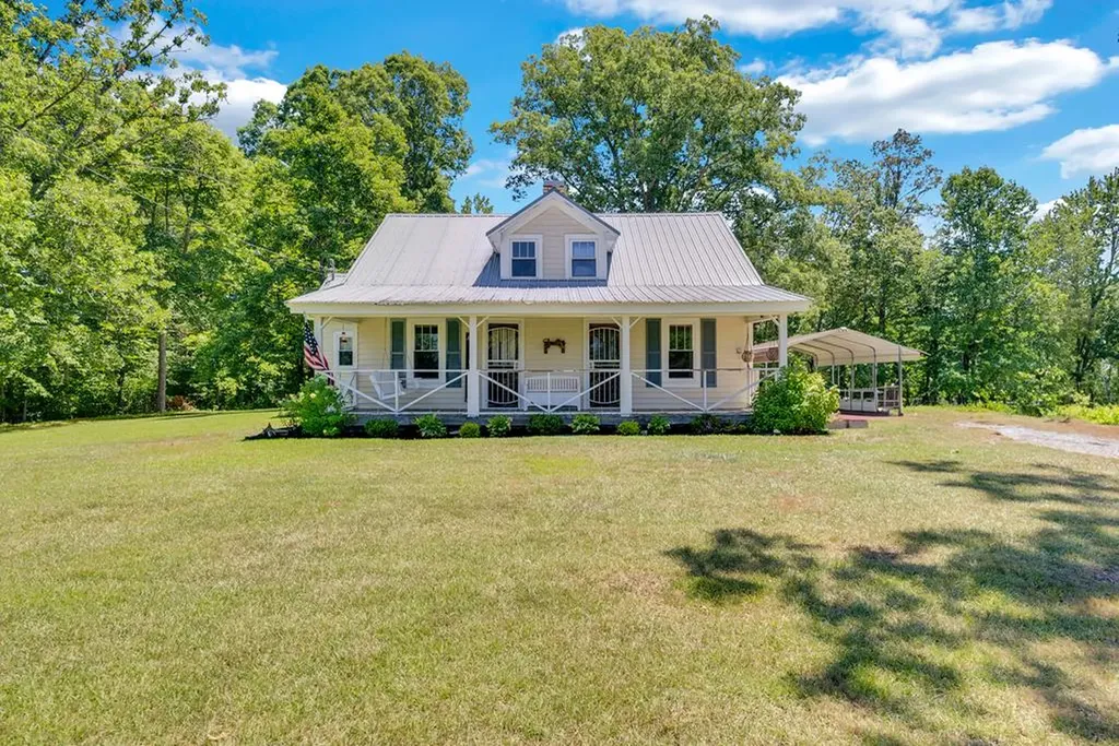 13593 Old Kentucky Road Sparta TN 38583