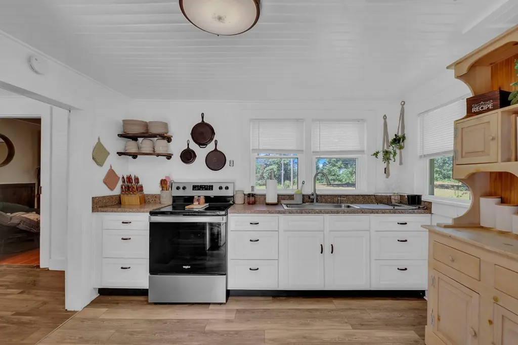 13593 Old Kentucky Road Sparta TN 38583