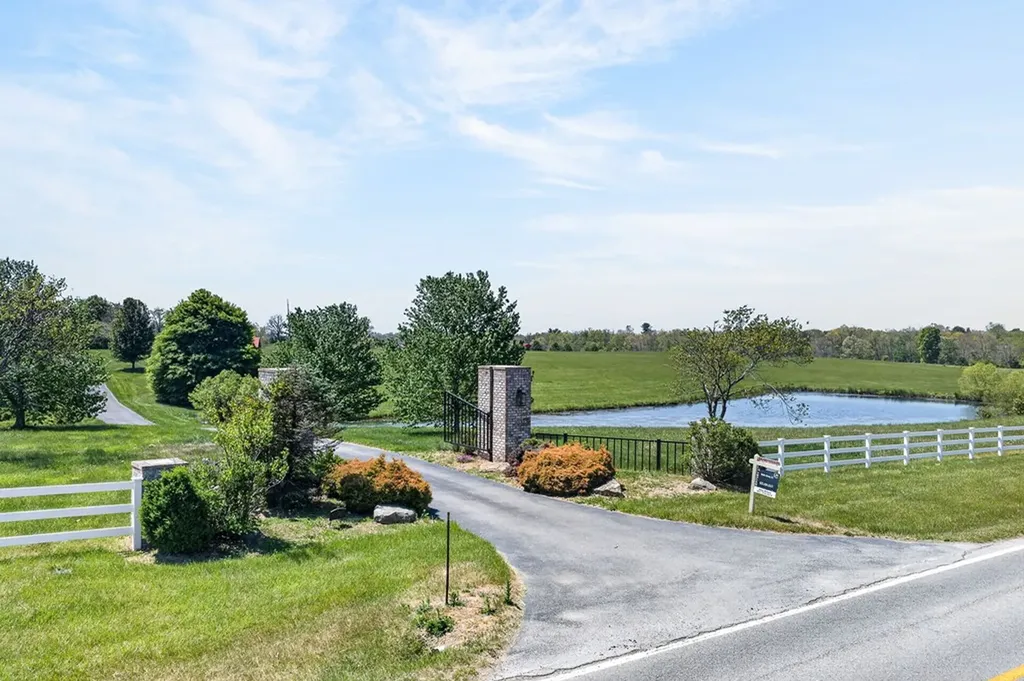 135 Austin Lane Deer Lodge TN 37726