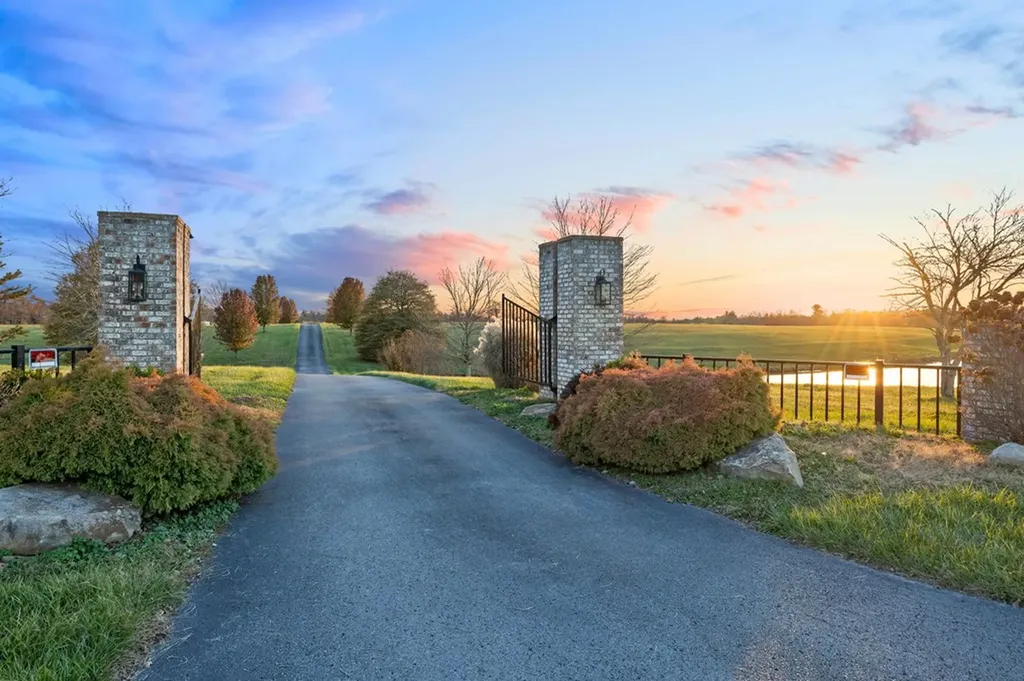 135 Austin Lane Deer Lodge TN 37726