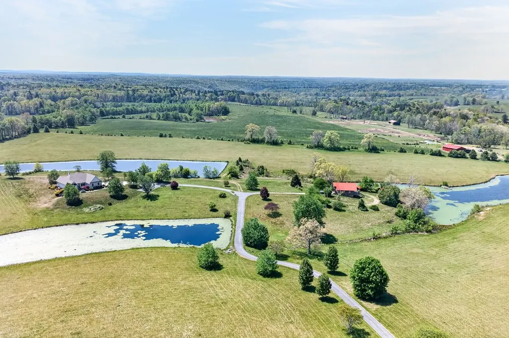 135 Austin Lane Deer Lodge TN 37726