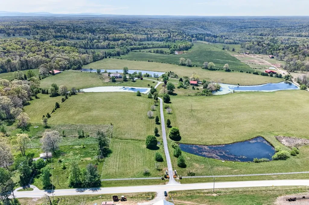 135 Austin Lane Deer Lodge TN 37726