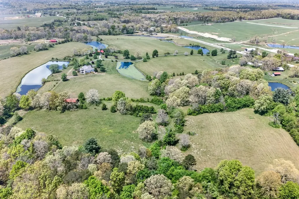135 Austin Lane Deer Lodge TN 37726