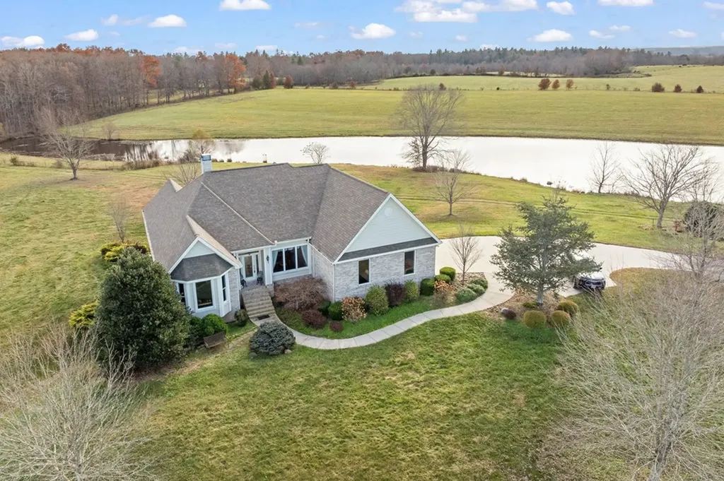 135 Austin Lane Deer Lodge TN 37726