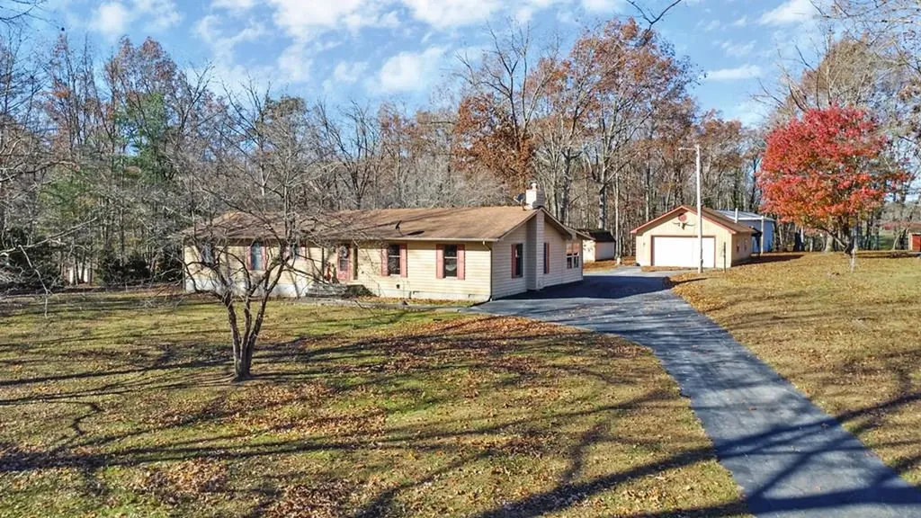 370 Red Brush Drive Crossville TN 38555