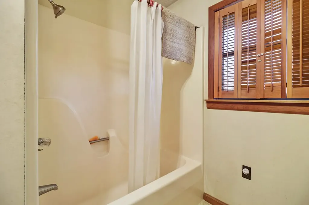 370 Red Brush Drive Crossville TN 38555