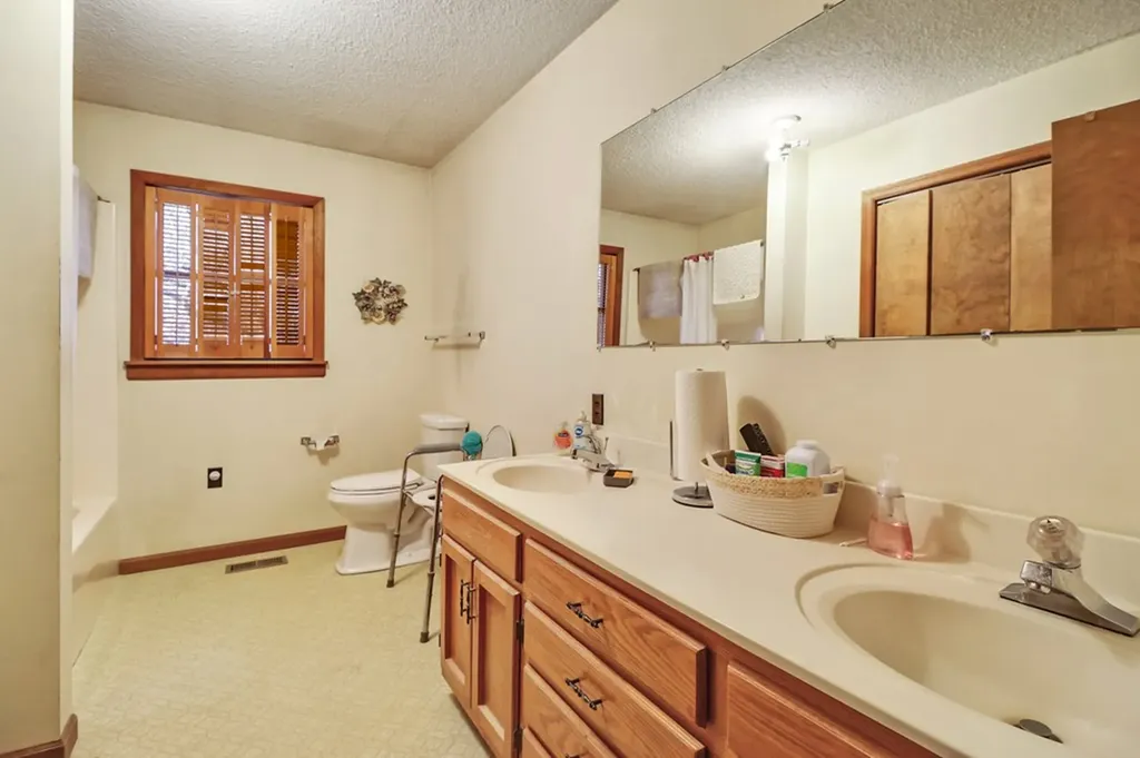 370 Red Brush Drive Crossville TN 38555