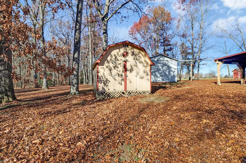 370 Red Brush Drive Crossville TN 38555