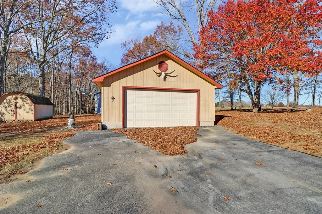 370 Red Brush Drive Crossville TN 38555