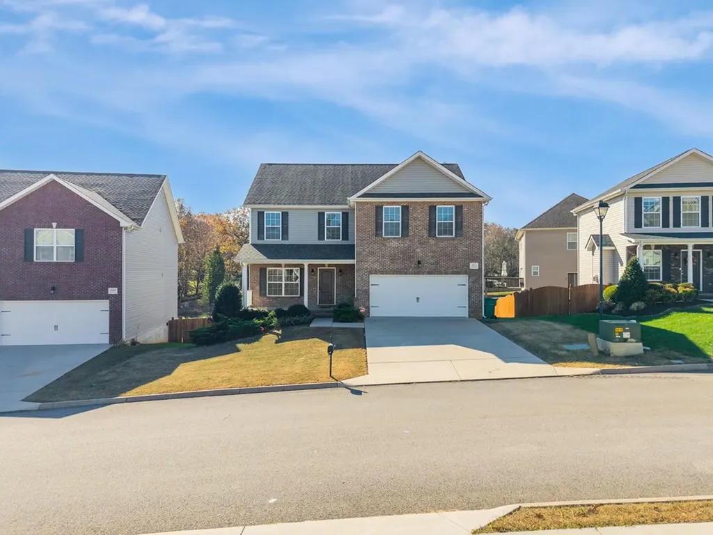 1912 Mahogany Wood Trail Knoxville TN 37920